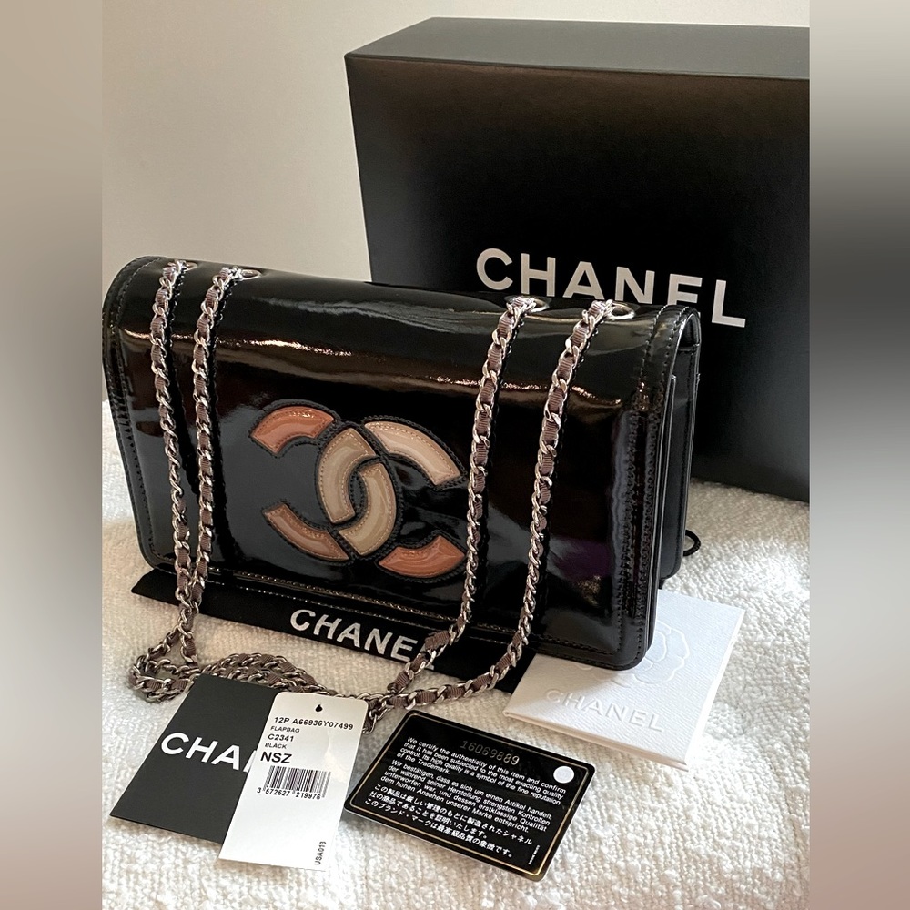CHANEL Black Patent Leather Crossbody with Beige and Tan CC Patch